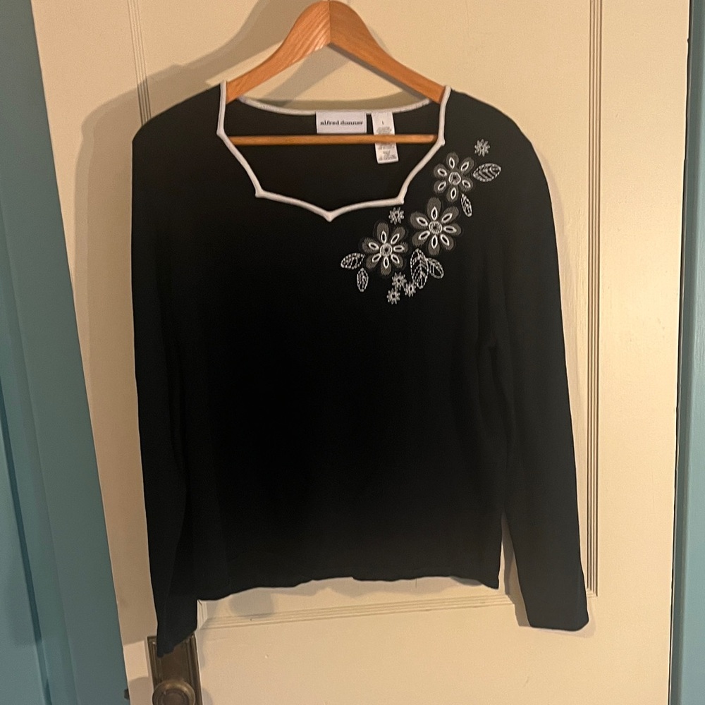 Alfred Dunner Black Top with White Floral Embroidery